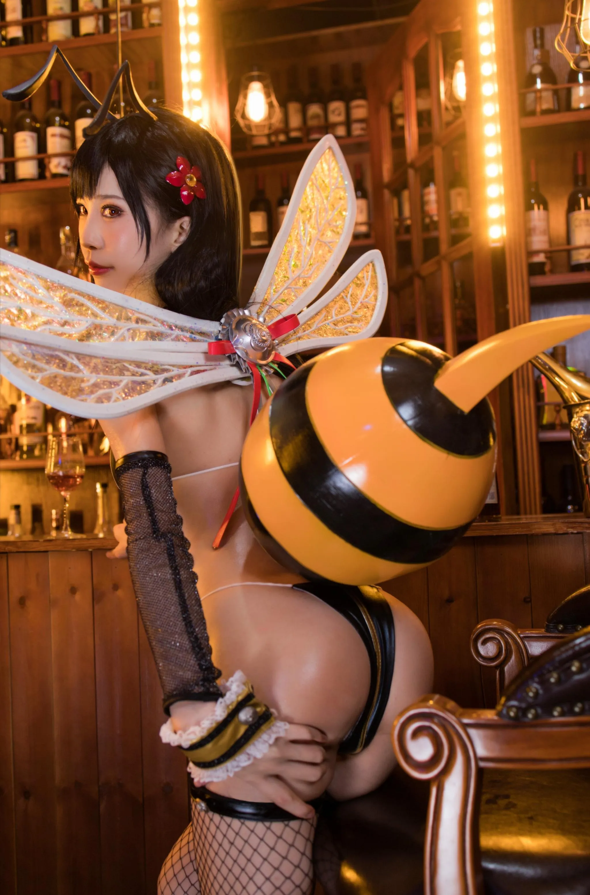 水淼Aqua – NO.63 蒂法蜜蜂婚纱黑皮蜜蜂 [88P]插图4